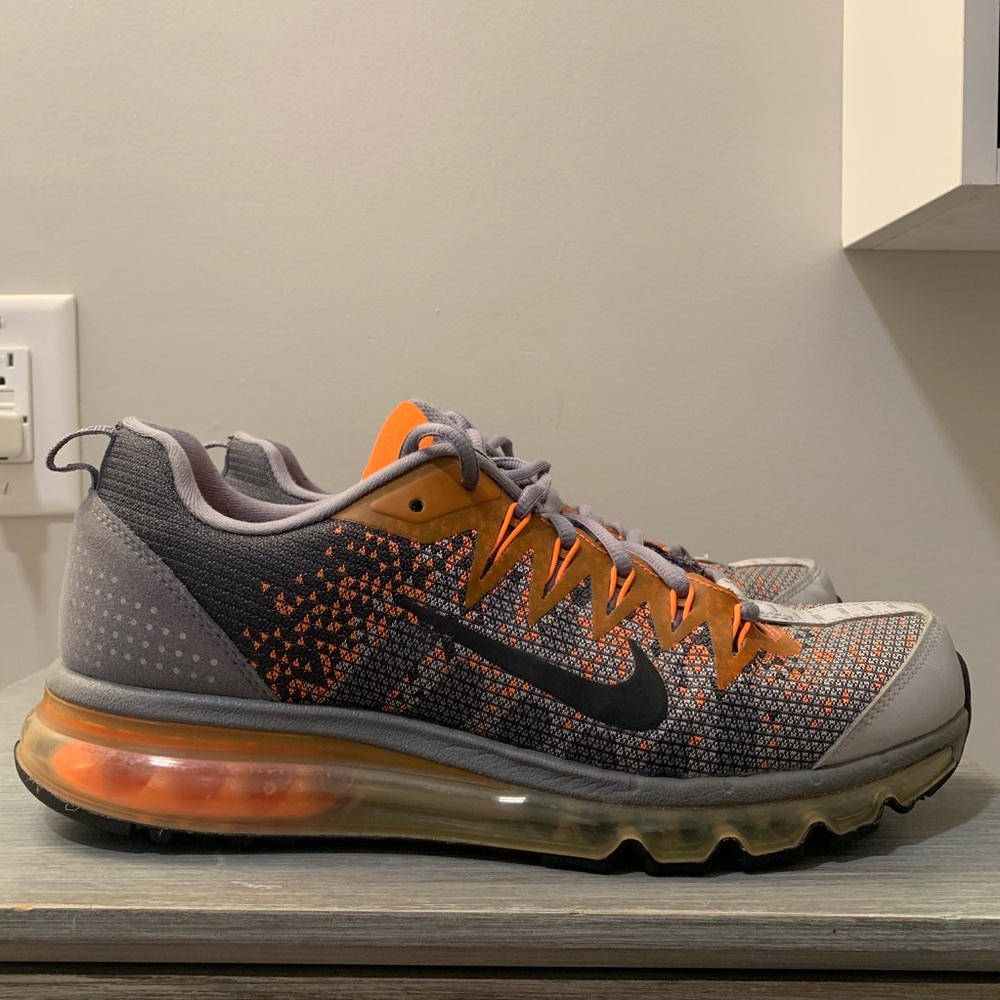 SOLD: Nike sneakers